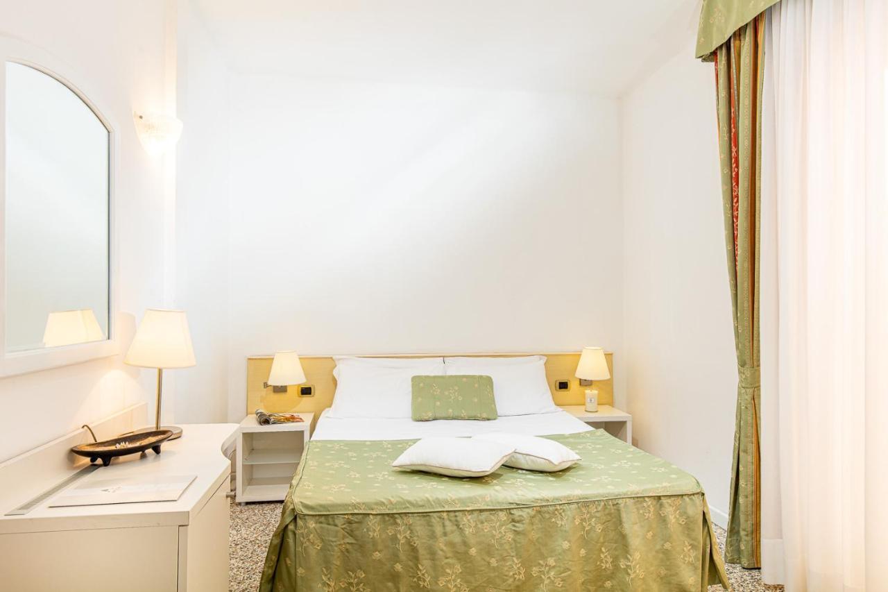 קאורלה Hotel Karinzia מראה חיצוני תמונה